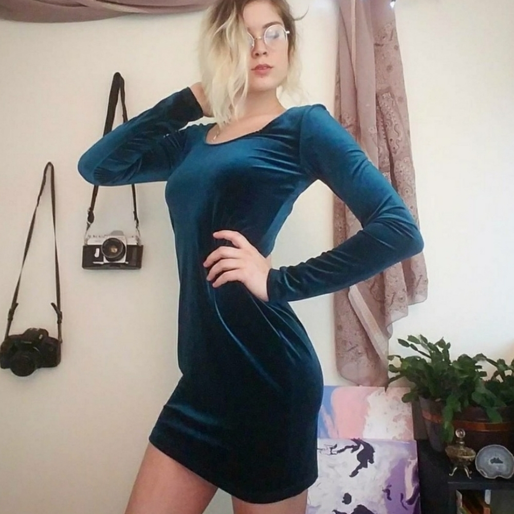 Garage long sleeve dark real velvet dress